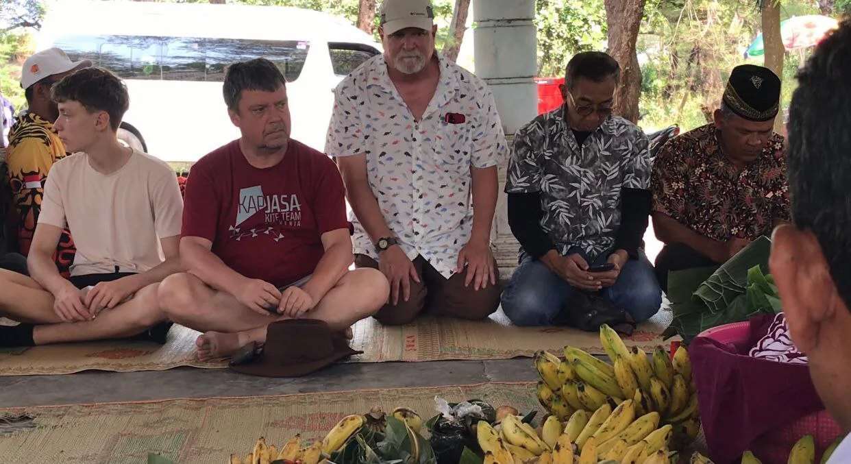 Delegasi 8 Negara Terkesima: Ikut Kenduri Laut di Pantai Pandansari, Jogja International Kite Festival 2025 jadi Panggung Budaya