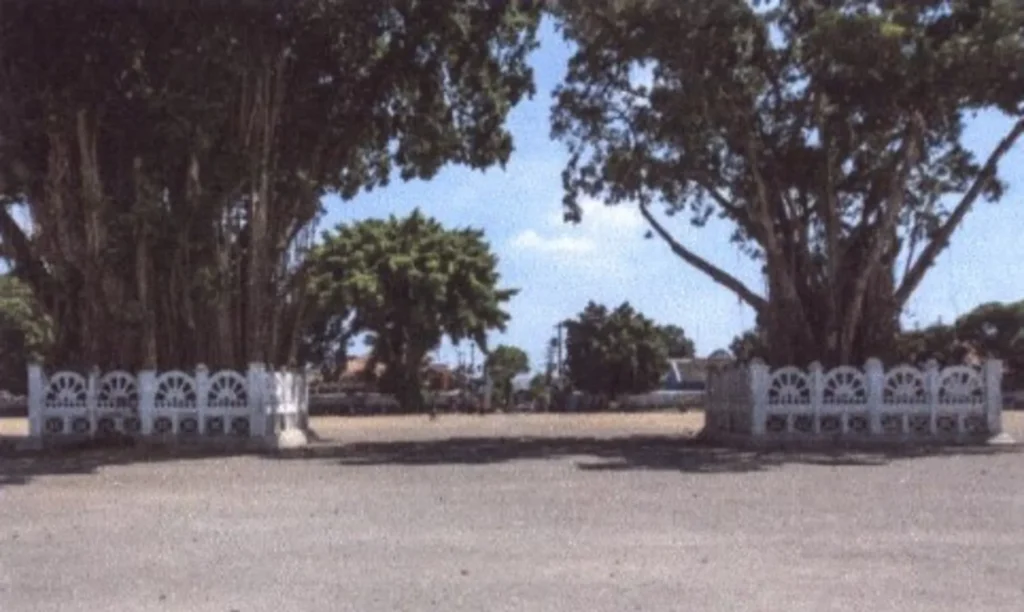 Pergeseran Fungsi Alun-Alun Jawa: dari Ruang Keramat Keraton ke Pusat Hiburan dan Ekonomi Warga