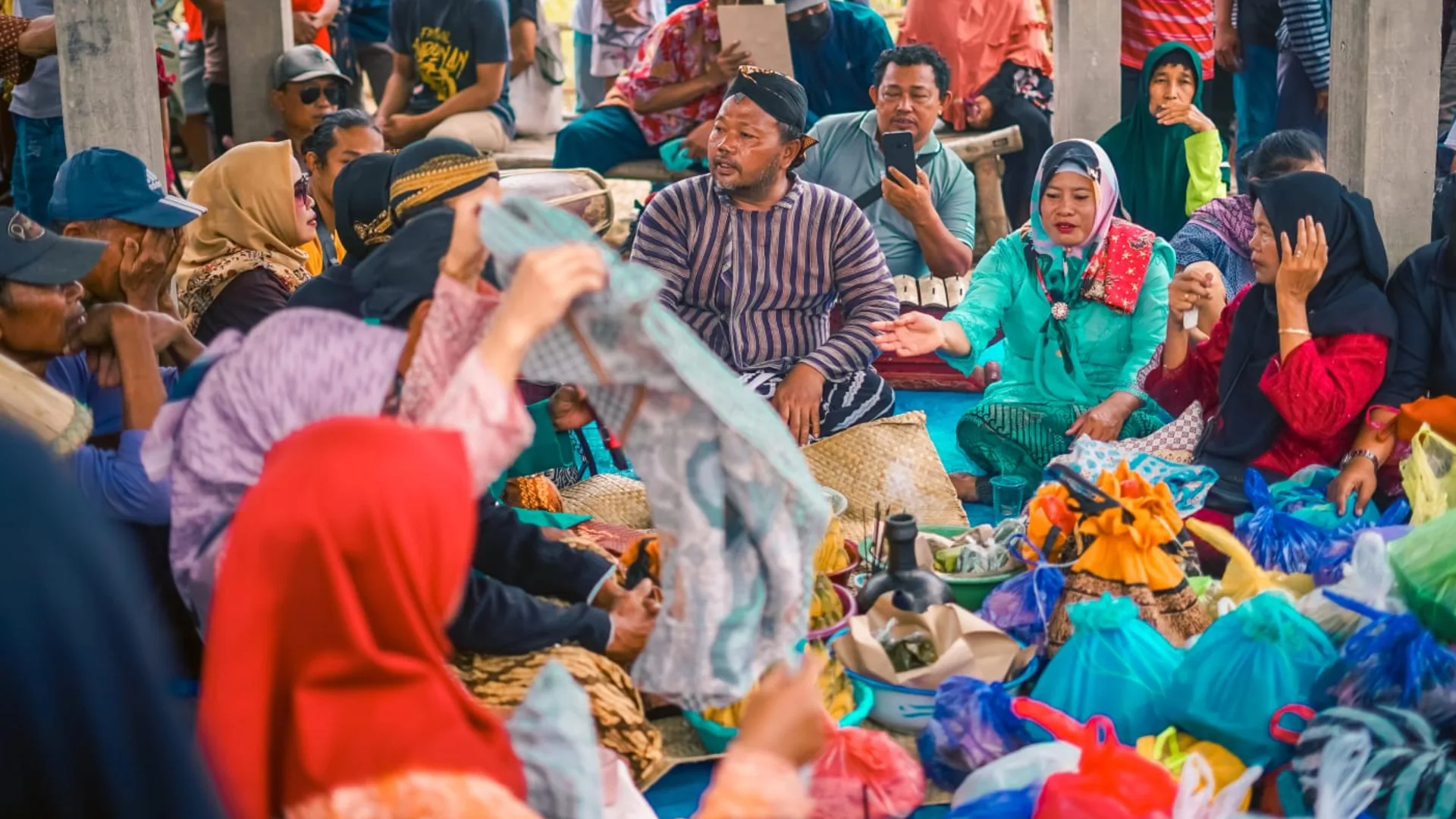 Dari Panen hingga Pesta Rakyat: Jejak Tradisi Sedekah Bumi di Jawa yang Masih Hidup hingga Kini