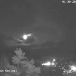 Gunung Merapi Luncurkan Awan Panas Sejauh 1,5 Kilometer pada Jumat Dini Hari