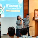 Keseruan siswa siswi SMA Pangudi Luhur Sedayu ketika berkunjung ke Universitas Atma Jaya Yogyakarta (UAJY).