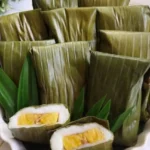 Kenapa makanan tradisional Jawa dibungkus daun pisang? Simak sejarah, makna filosofis, manfaat, dan alasan ilmiahnya. (Istimewa)