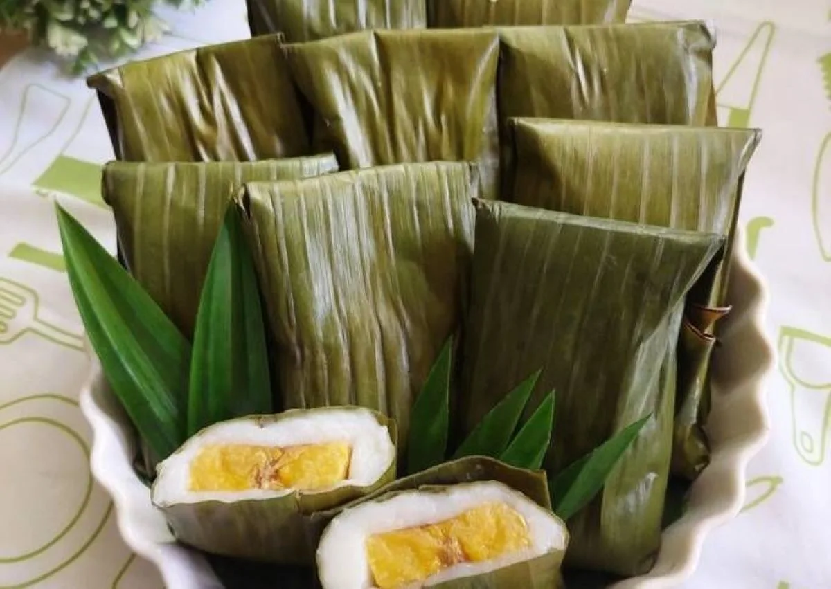 Kenapa makanan tradisional Jawa dibungkus daun pisang? Simak sejarah, makna filosofis, manfaat, dan alasan ilmiahnya. (Istimewa)