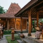 Ilustrasi rumah joglo. Menelisik sejarah sosial Yogyakarta lewat arsitektur Ndalem Joglo: dari politik tata ruang keraton hingga sekat kaku kuasa gender. (AI)